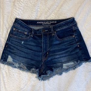 AE. Hi-rise festival shortie. Sz 6. Med-dark wash.